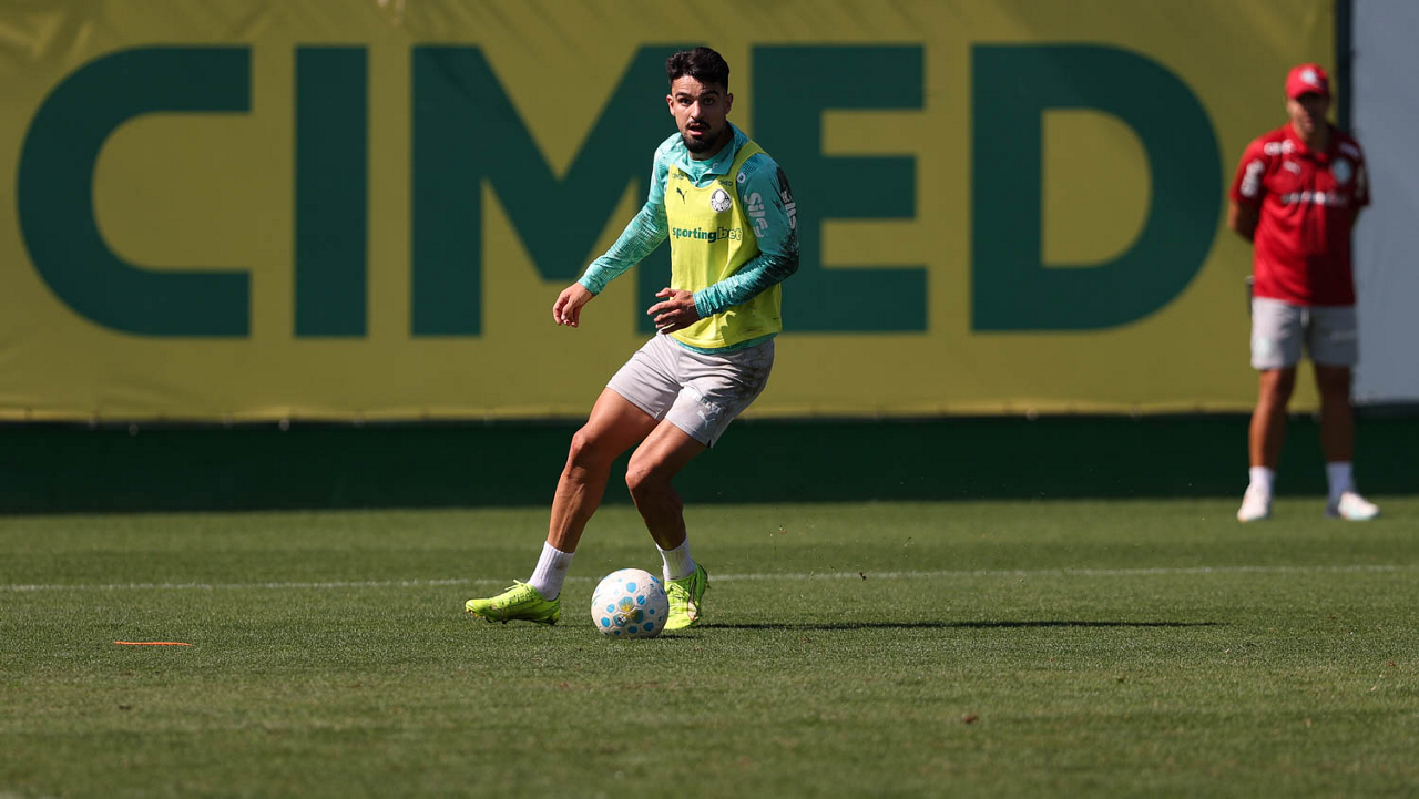 O jogador Flaco López, da SE Palmeiras, durante treinamento, na Academia de Futebol.