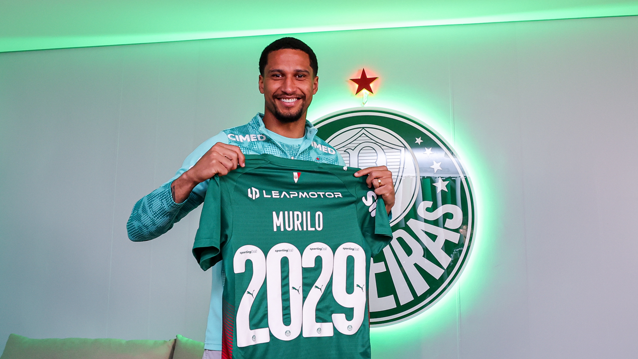 Renovação de contrato de Murilo, zagueiro da SE Palmeiras, na Academia de Futebol, em São Paulo-SP.