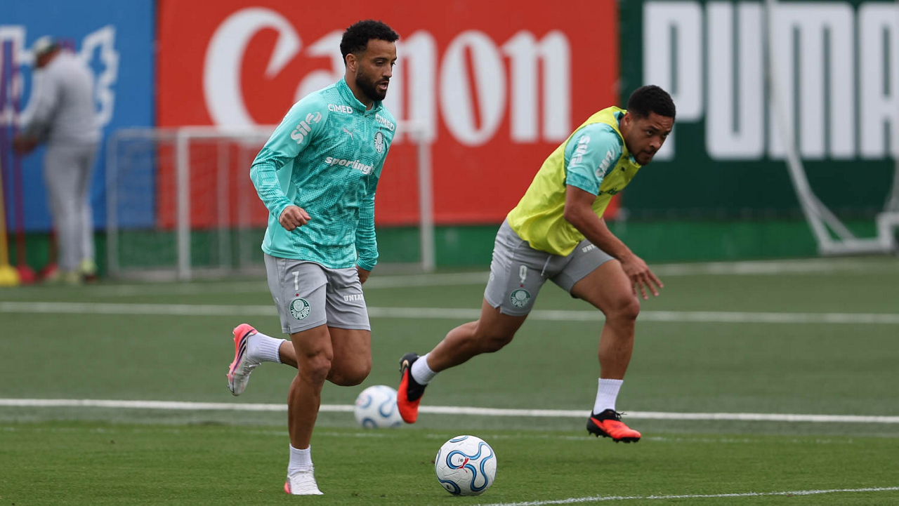 O jogador Felipe Anderson, da SE Palmeiras, durante treinamento, na Academia de Futebol.