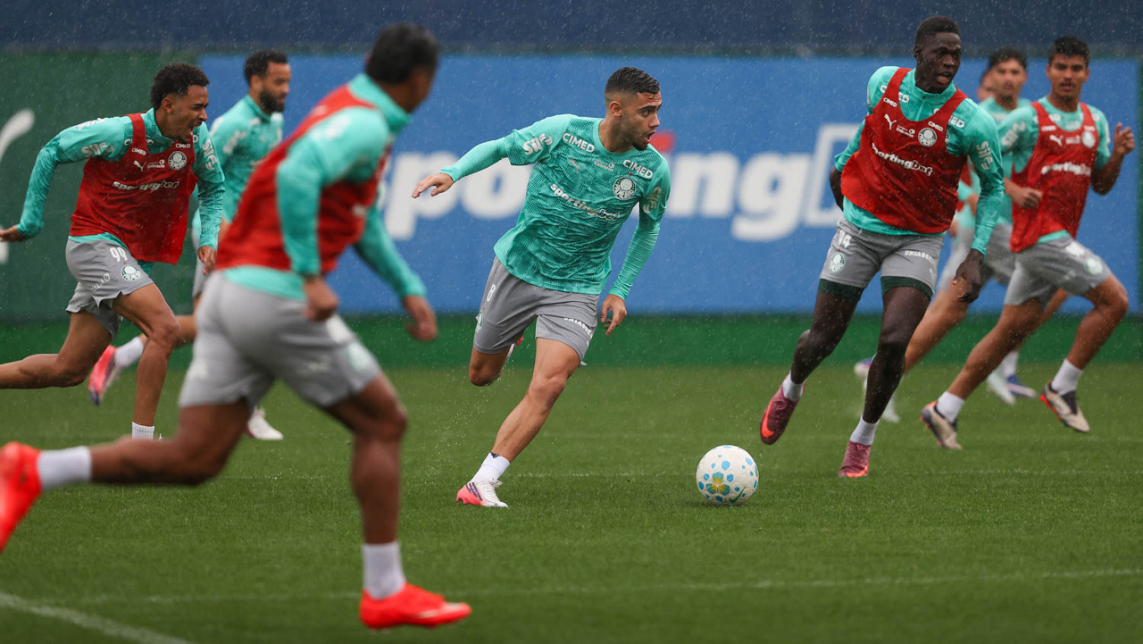 O jogador Andreas Pereira, da SE Palmeiras, durante treinamento, na Academia de Futebol.