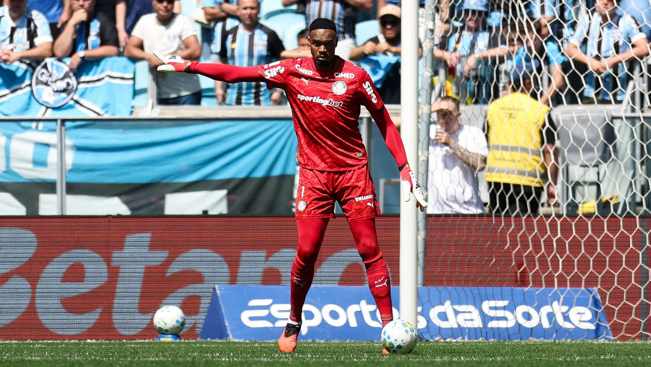 O goleiro Carlos Miguel, da SE Palmeiras no jogo contra o Grêmio em 20/09/2026.